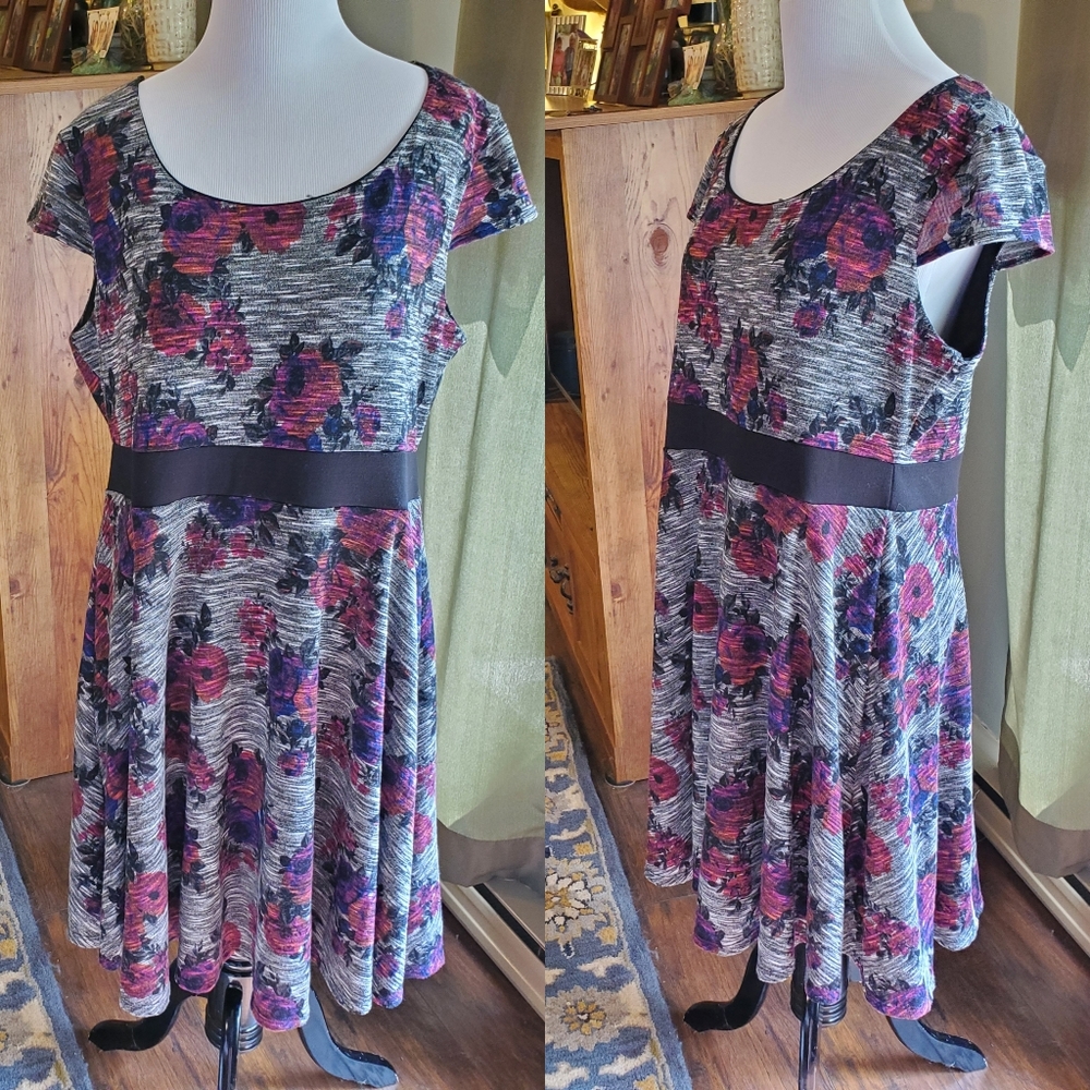 Yellow Star ⭐ | Marled Gray/Pink Floral Dress